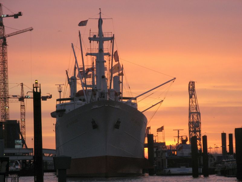 Morgenröte am Hamburger Hafen