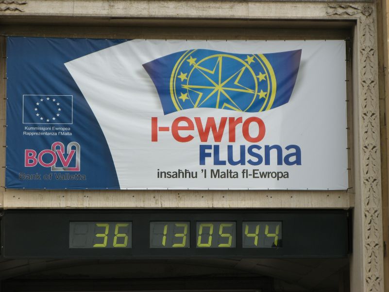 Die Euro Uhr in Valletta, es waren noch 36 Tage bis zur Euro Umstellung