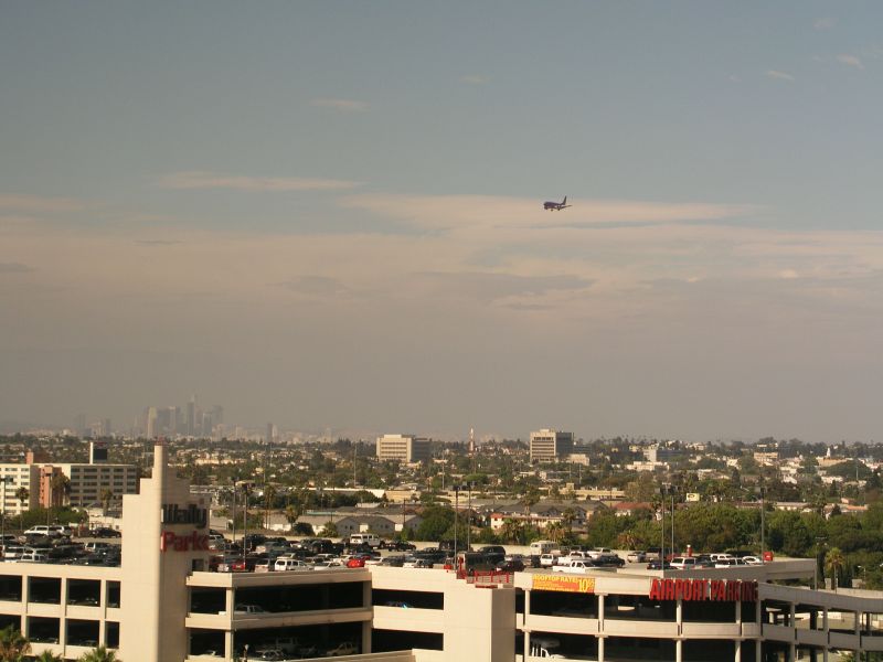 Blick aus dem Airport Hilton auf die Einflugschneise und Los Angeles