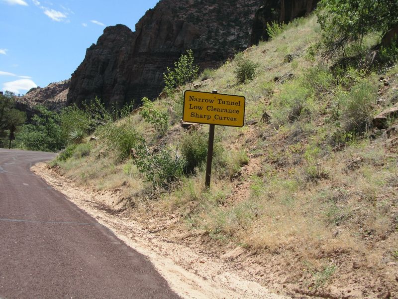 Zion National Park, der Fahrer muss hier aufpassen