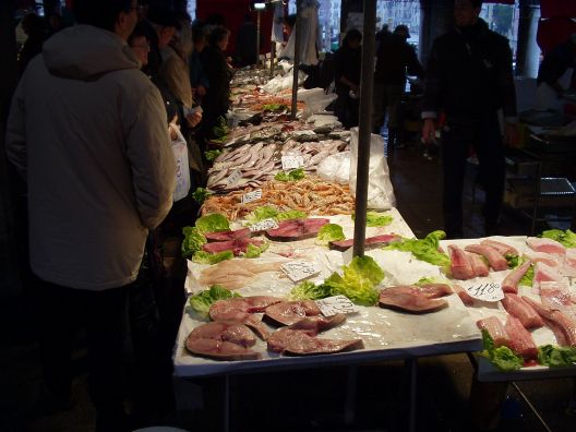 Üppiger Fischmarkt bei Rialto