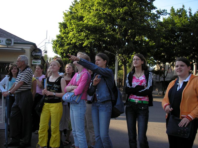 Interessierte Zuschauer im Wiener Prater