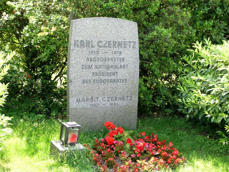 Grab von Karl Czernetz auf dem Wiener Zentralfriedhof