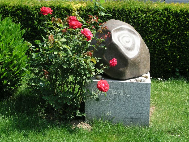Ehrengrab von Ernst Jandl auf dem Wiener Zentralfriedhof