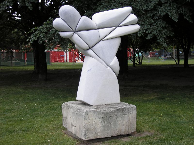 Rudolf Moratti Skulptur im Sigmund Freud Park