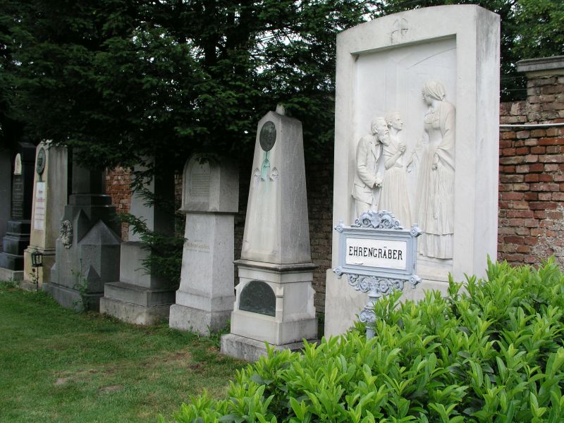 Ehrengräber an der Ehrengalerie im Wiener Zentralfriedhof