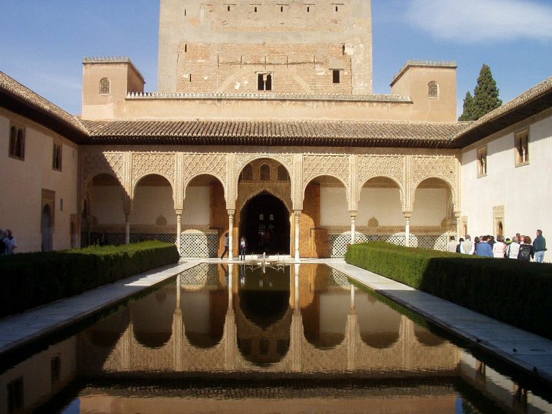 Patio de los Arrayanes mit Torre de Comares