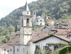 Caviano im Vordergrund, San Abbondio im Hintergrund