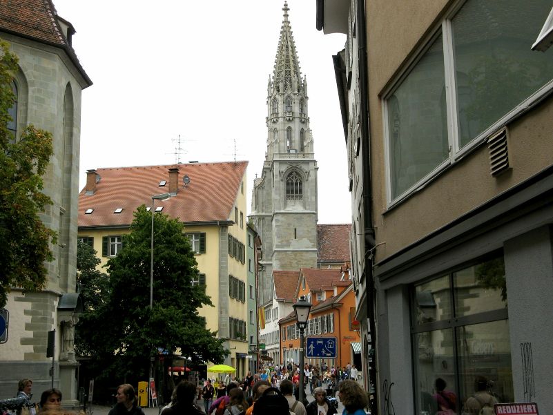 Wessenbergstraße und Münsterturm in Konstanz