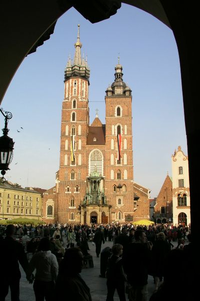 Krakau, das Wahrzeichen, der asymmetrische Mariendom