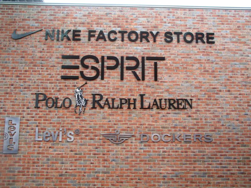 Nike, Esprit in Metzingen
