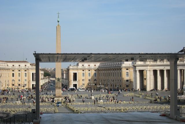 Petersplatz und Petersdom im Vatikan in Rom