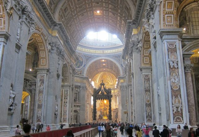 Petersplatz und Petersdom im Vatikan in Rom