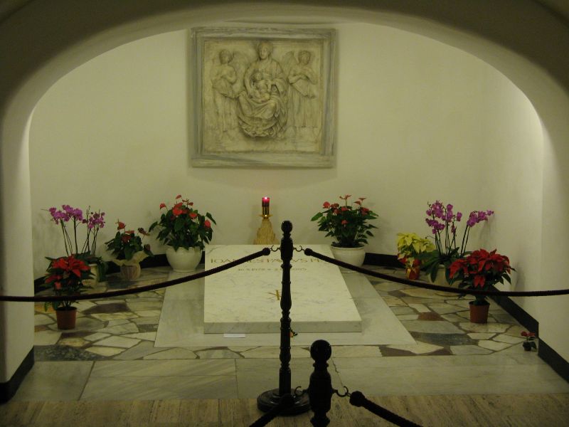Grab von Papst Johannes Paul II unter dem Petersdom in Rom