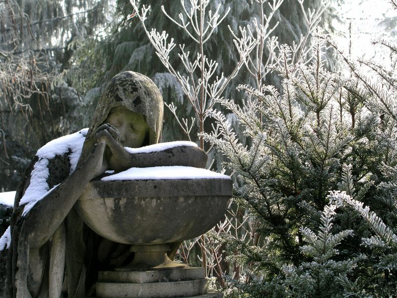 Das Kugler Grab vom Tübinger Stadtfriedhof im Winter