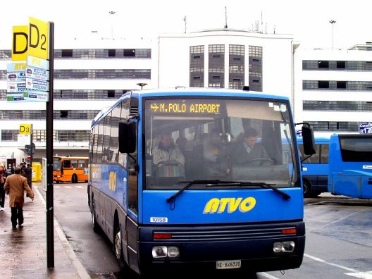 Der Expressbus am Piazzale Roma zum Flughafen Marco Polo.